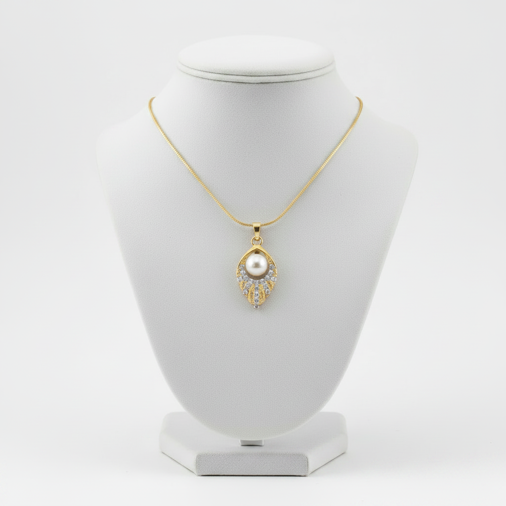 Amor Pearl Gold Necklace clean product shot